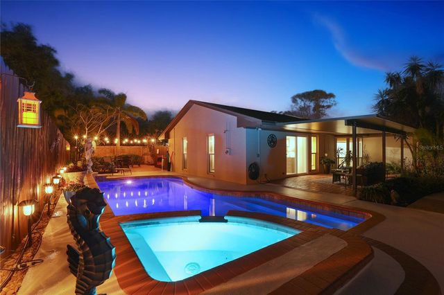 8233 FOREST CIRCLE, Seminole, FL 33776