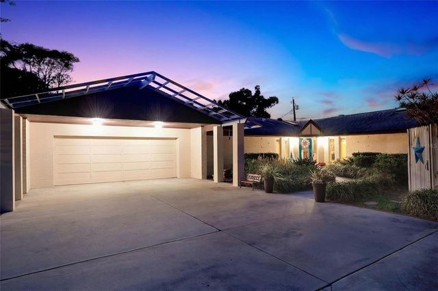 8233 FOREST CIRCLE, Seminole, FL 33776