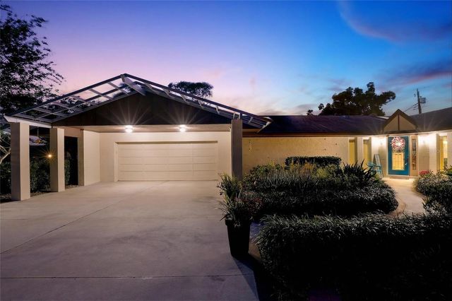 8233 FOREST CIRCLE, Seminole, FL 33776