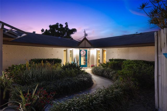 8233 FOREST CIRCLE, Seminole, FL 33776