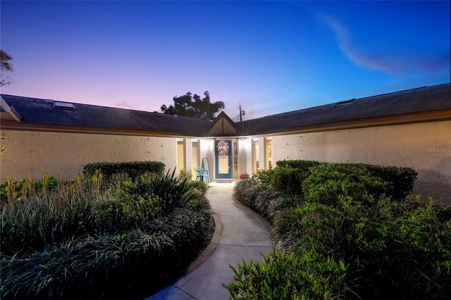 8233 FOREST CIRCLE, Seminole, FL 33776