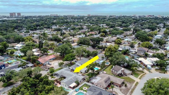 8233 FOREST CIRCLE, Seminole, FL 33776