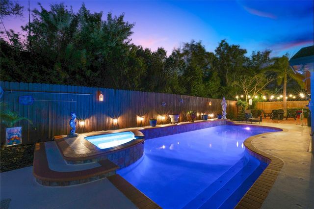 8233 FOREST CIRCLE, Seminole, FL 33776