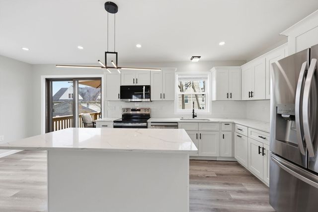 14 Crane St, Springfield, MA 01104