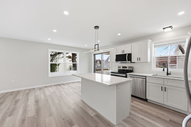 14 Crane St, Springfield, MA 01104