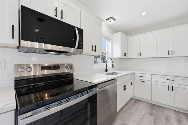 14 Crane St, Springfield, MA 01104