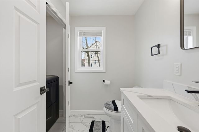 14 Crane St, Springfield, MA 01104