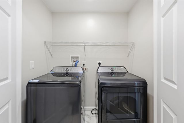 14 Crane St, Springfield, MA 01104