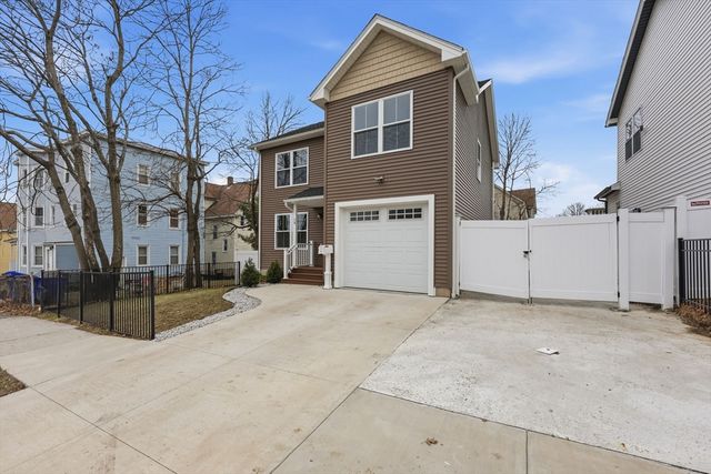 14 Crane St, Springfield, MA 01104