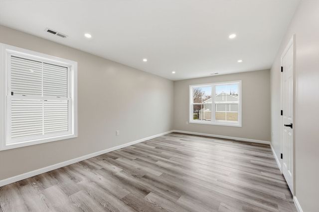 14 Crane St, Springfield, MA 01104