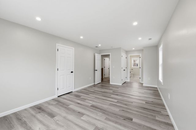 14 Crane St, Springfield, MA 01104