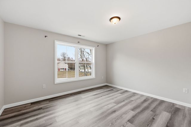 14 Crane St, Springfield, MA 01104