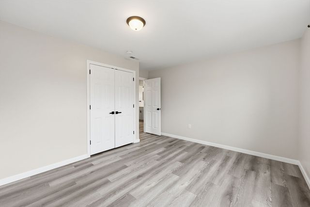 14 Crane St, Springfield, MA 01104