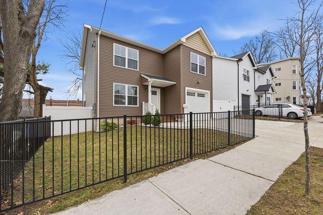 14 Crane St, Springfield, MA 01104
