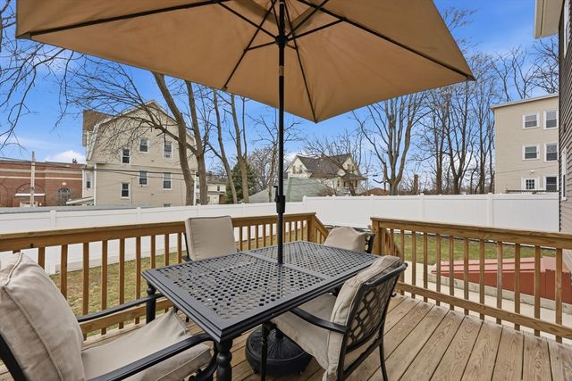 14 Crane St, Springfield, MA 01104