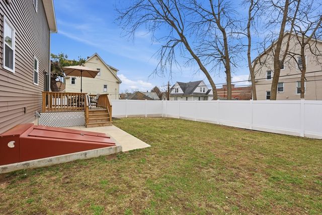 14 Crane St, Springfield, MA 01104