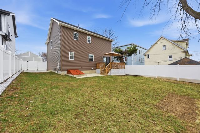14 Crane St, Springfield, MA 01104