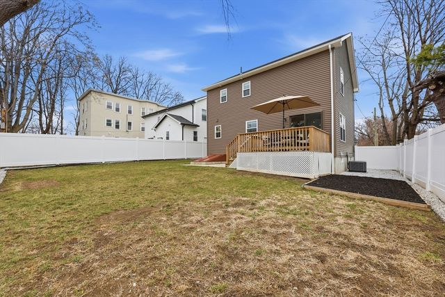 14 Crane St, Springfield, MA 01104