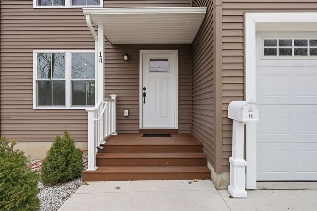 14 Crane St, Springfield, MA 01104