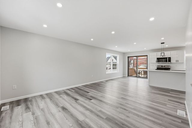 14 Crane St, Springfield, MA 01104