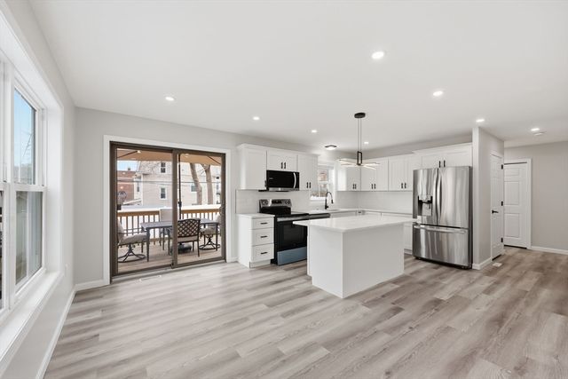 14 Crane St, Springfield, MA 01104