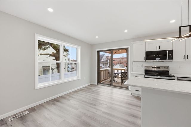 14 Crane St, Springfield, MA 01104