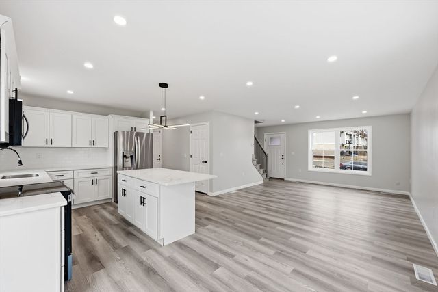 14 Crane St, Springfield, MA 01104