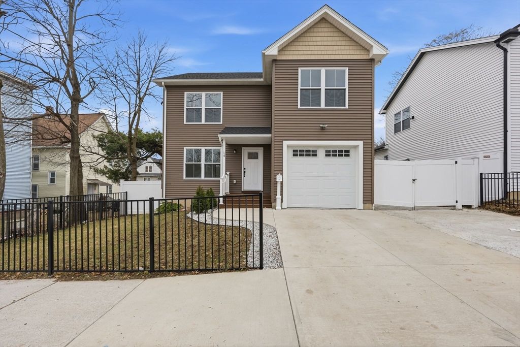 14 Crane St, Springfield, MA 01104