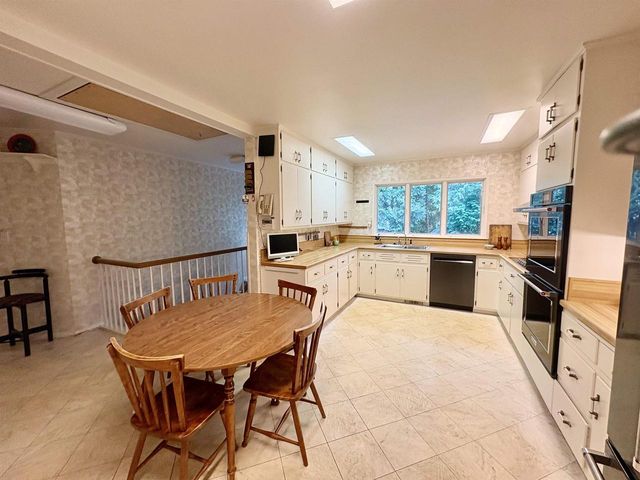 415 ARROWHEAD DRIVE, Green Bay, WI 54301