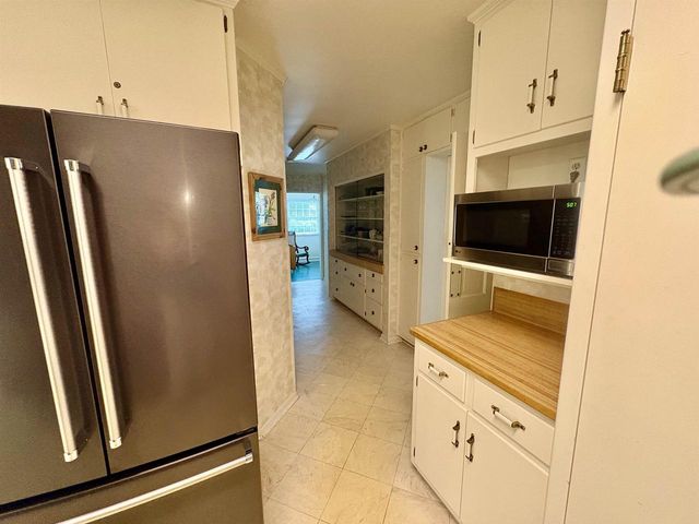 415 ARROWHEAD DRIVE, Green Bay, WI 54301