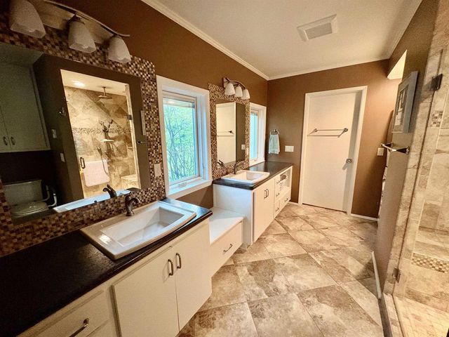 415 ARROWHEAD DRIVE, Green Bay, WI 54301