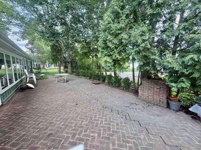 415 ARROWHEAD DRIVE, Green Bay, WI 54301
