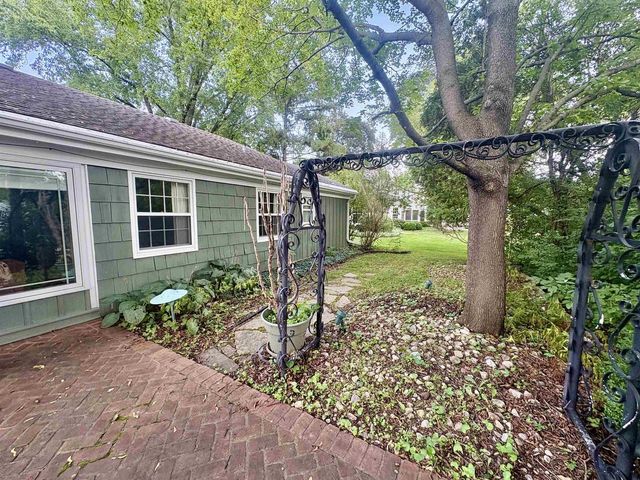 415 ARROWHEAD DRIVE, Green Bay, WI 54301