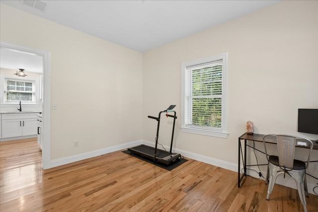 44 California, Tewksbury, MA 01876