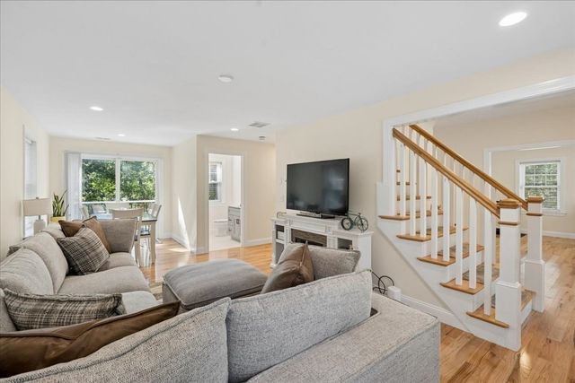 44 California, Tewksbury, MA 01876