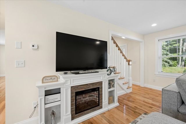 44 California, Tewksbury, MA 01876