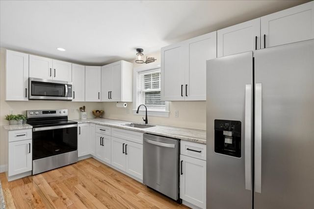 44 California, Tewksbury, MA 01876