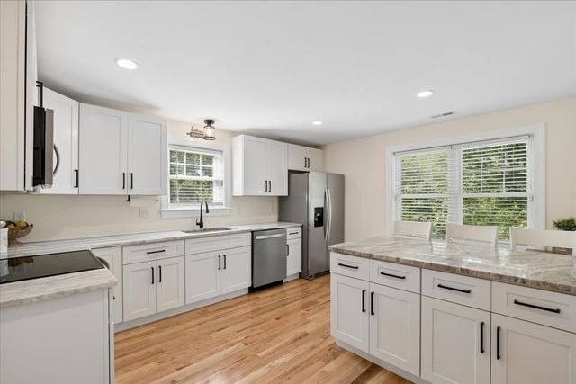 44 California, Tewksbury, MA 01876