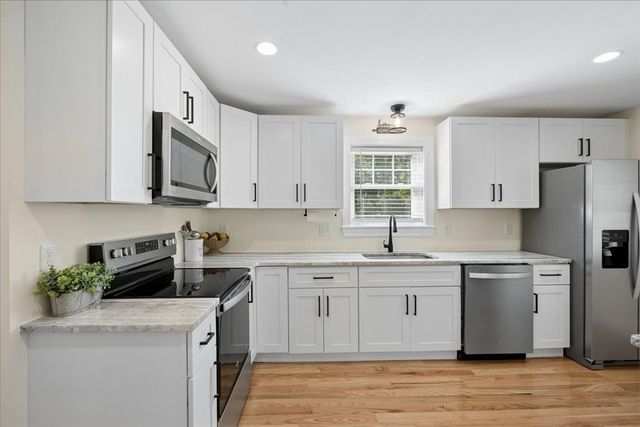 44 California, Tewksbury, MA 01876