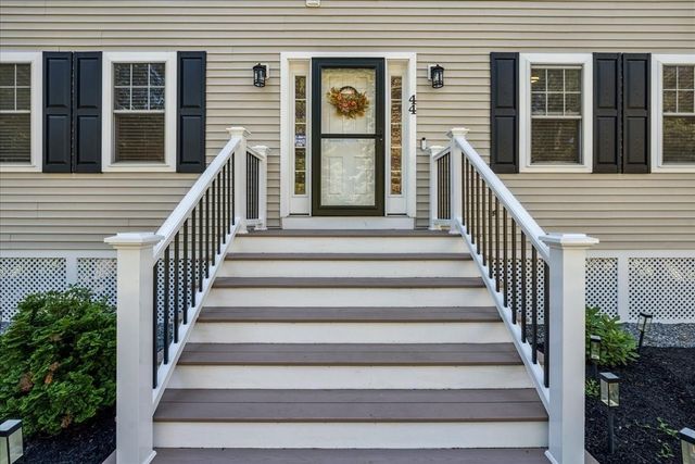 44 California, Tewksbury, MA 01876