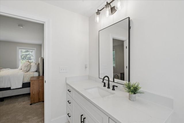 44 California, Tewksbury, MA 01876