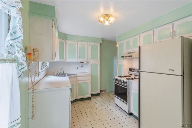 708 Orwood Place, Salina, NY 13208