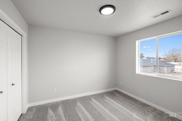 14056 Shiny Spruce St, Caldwell, ID 83607