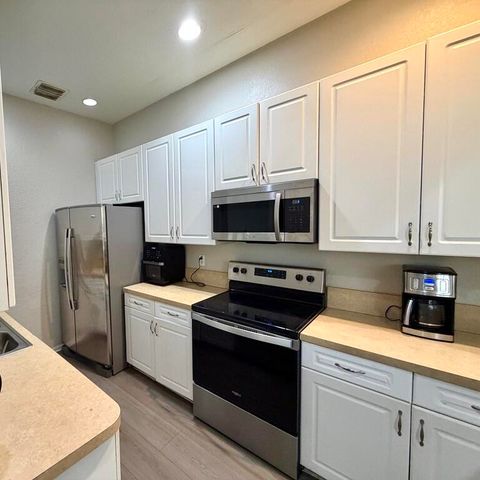 2403 NW 7th Street, Boynton Beach, FL 33426