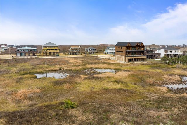 338 Atkinson Street, Crystal Beach, TX 77650