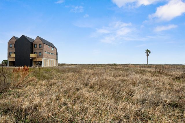 338 Atkinson Street, Crystal Beach, TX 77650