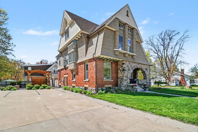 303 S Courtland Street, Hart, MI 49420