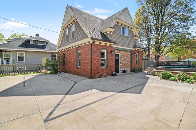 303 S Courtland Street, Hart, MI 49420