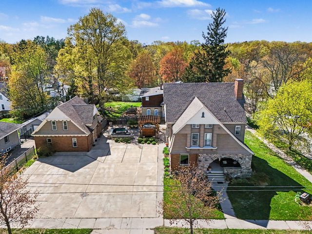 303 S Courtland Street, Hart, MI 49420