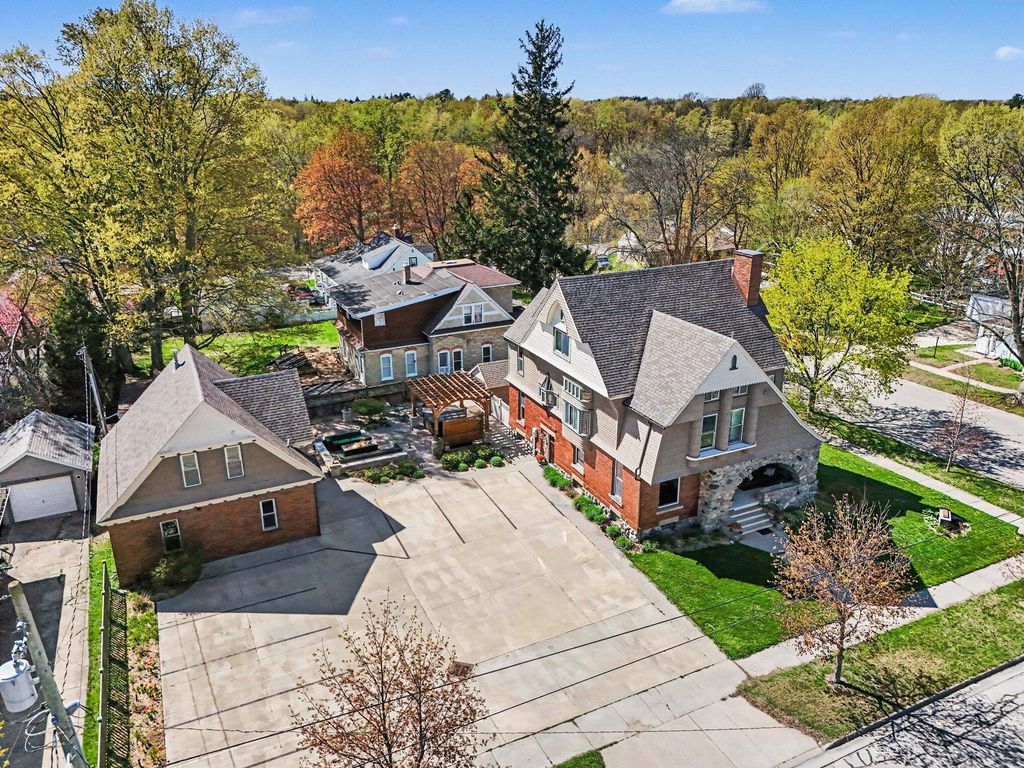 303 S Courtland Street, Hart, MI 49420